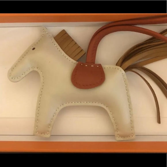 ** SOLD ** Hermes Rodeo charm craie color - Picture 2 of 3